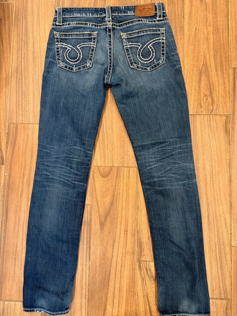 Dark Wash Women's Slim Straight Jeans. Waist 16”. Rise 8”. Inseam 32” - Picture 9 of 13
